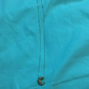 I’m selling a necklace